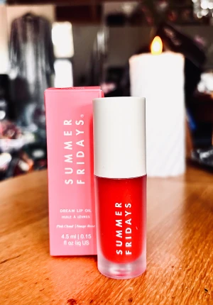 Summer Fridays Rêve Lip oil ”Pink Cloud”! - Summer Fridays Rêve Lip oil ”Pink Cloud”. 4,5 ml. Oanvänt med kartong.