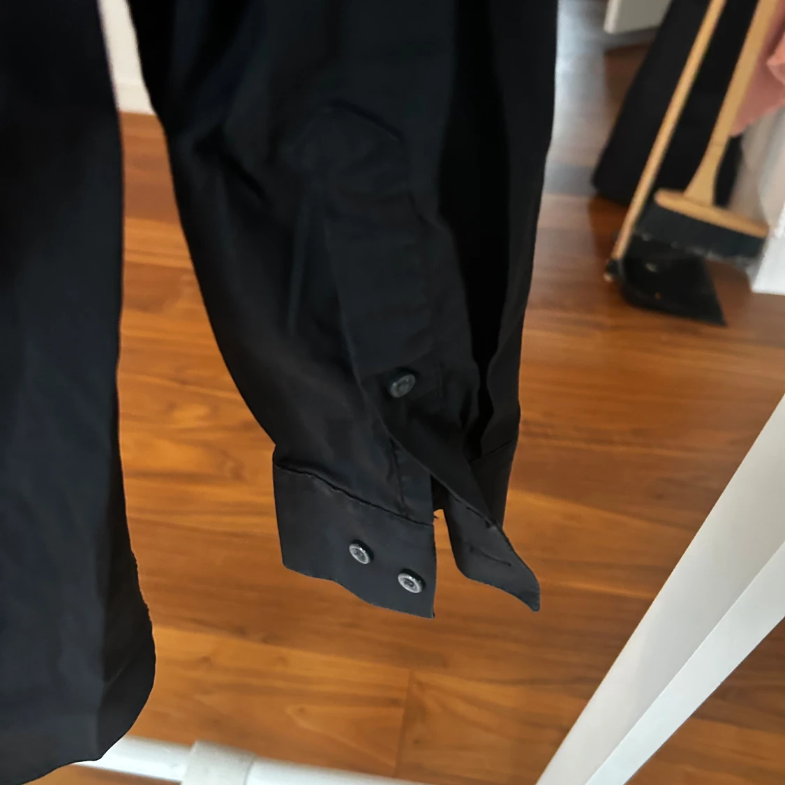 Svart slim fit skjorta från H&M - 2