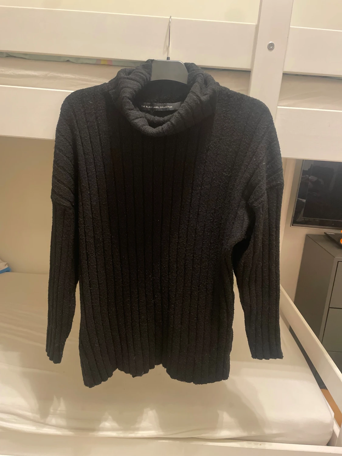 Svart ribbad polotröja  - 2