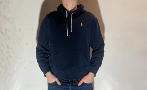 Ralph lauren hoodie - Tjena, säljer nu denna riktigt feta hoodie från Ralph lauren i Stl M. Den är i riktigt bra skick. Nypris 2300✅Vid minsta funderingar så är det bara att höra av sig//Allt gott