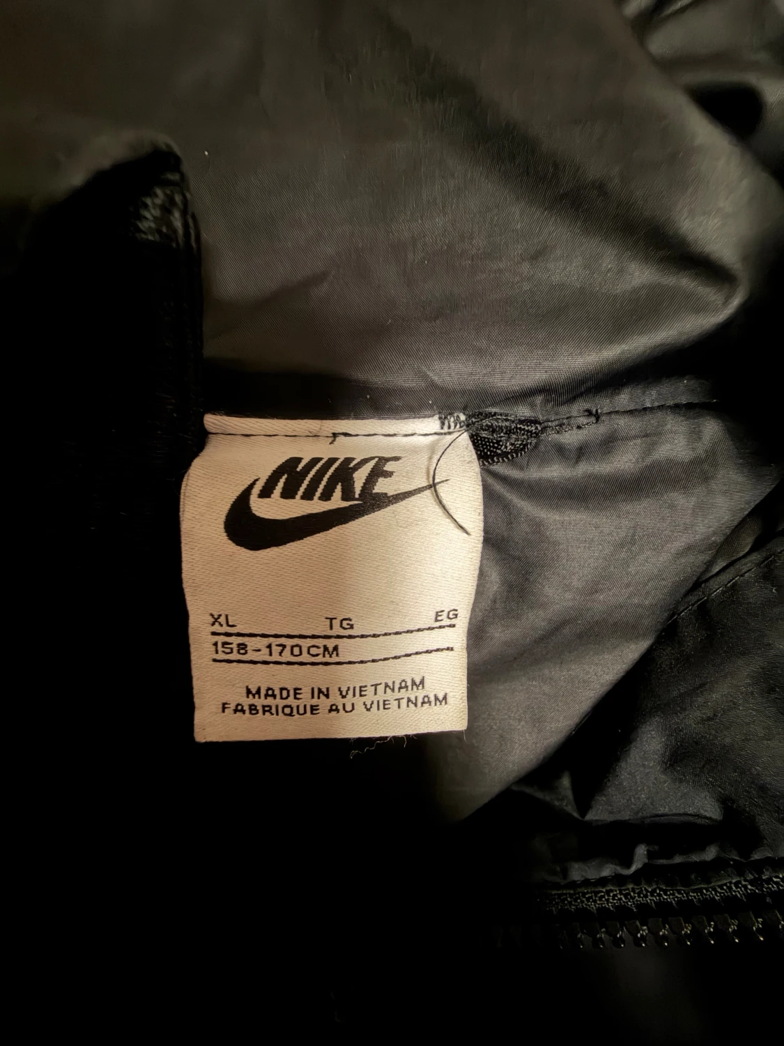 Svart pufferjacka från Nike  - 1