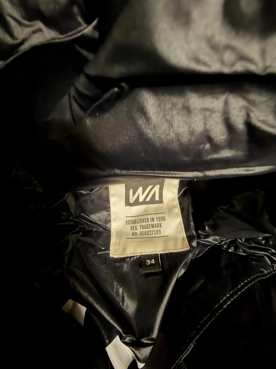 Svart pufferjacka från Warp - 2