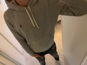 Polo Ralph lauren hoodie  - Säljer en det Ralph lauren hoodie, strl s, skick = 9/10. Nypris = 2399, mitt pris = 1199