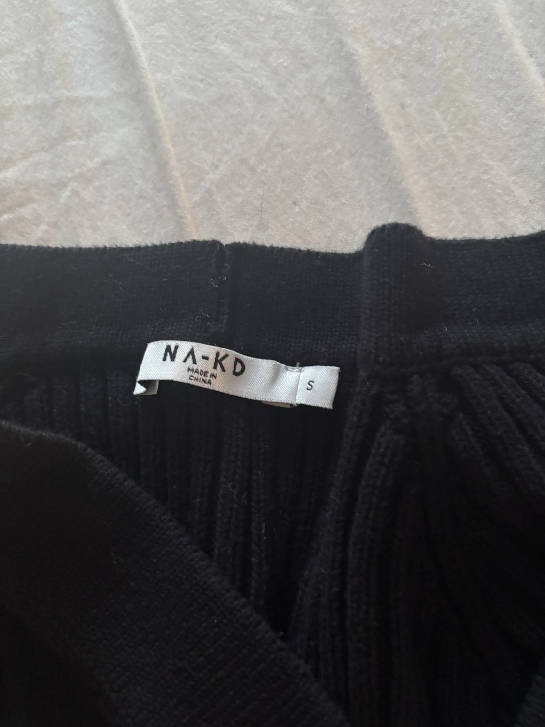 Svart ribbad kofta från NA-KD