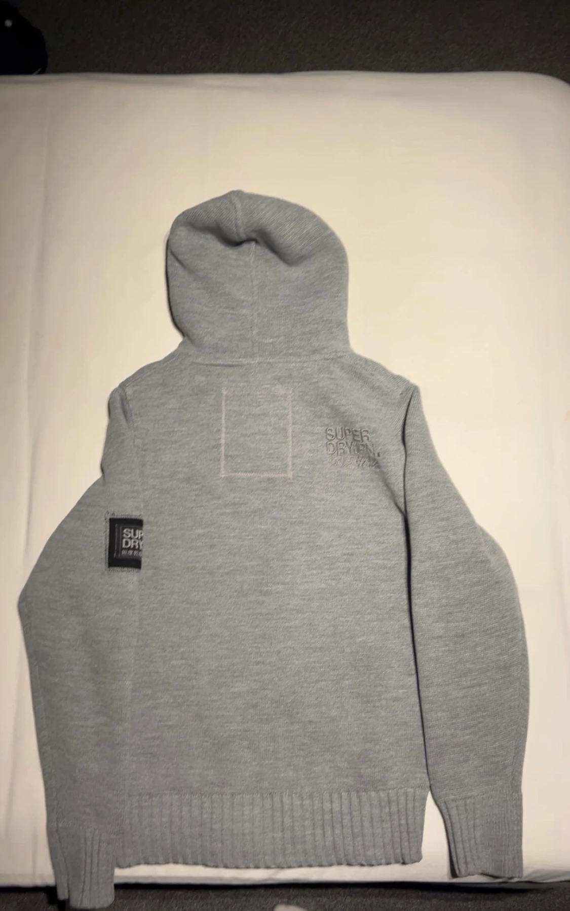 Grå hoodie från Superdry  - 2