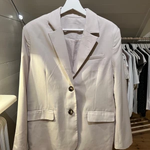 Kavaj/blazer - Nakd st 32, sitter oversize på mig som är en small