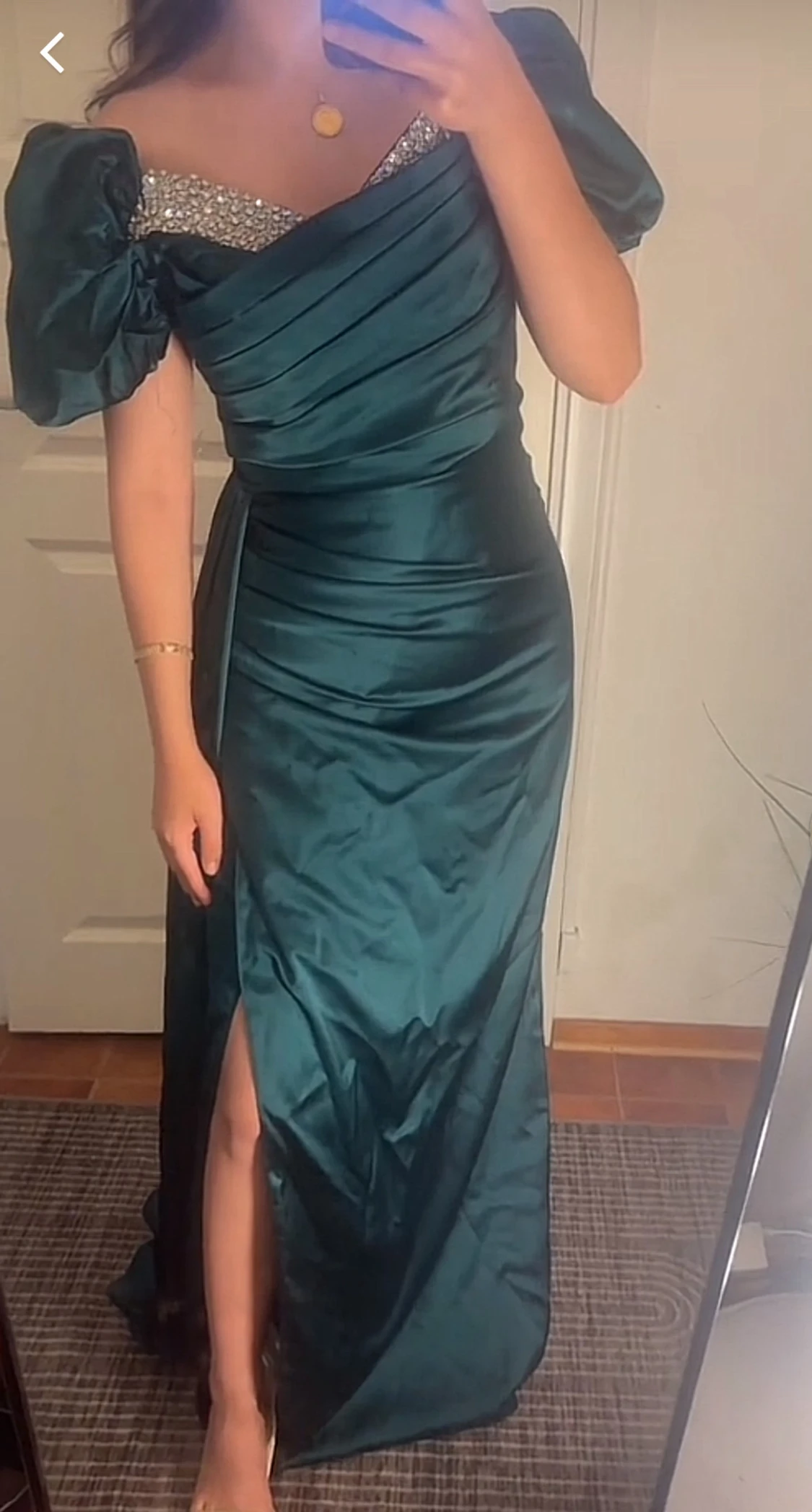 Mörkgrön långklänning med puffärm