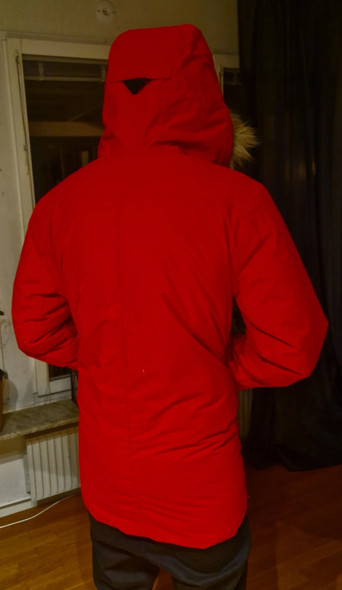 Röd vinterjacka från Helly Hansen med fuskpäls - 3