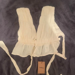 Topp från cider! - Topp från märket Cider med knyte i ryggen, aldrig använd med prislappen kvar, storlek XS!❣️