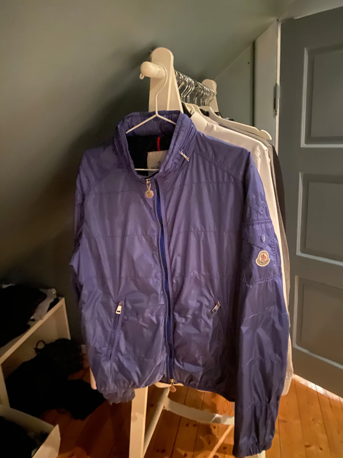 Blå vindjacka från Moncler