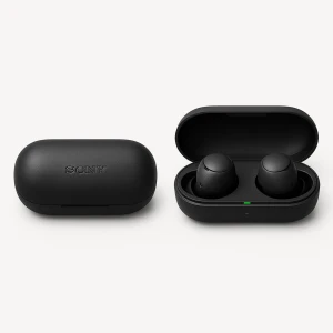 Sony WF-C500 - Sony WF-C500 trådlösa hörlurar i svart med laddningsetui. Kompakt design, bekväm passform och tydlig LED-indikator. Hörlurarna och etuiet ser ut att vara i gott skick utan synligt slitage eller repor. Perfekt för musik och samtal på språng.