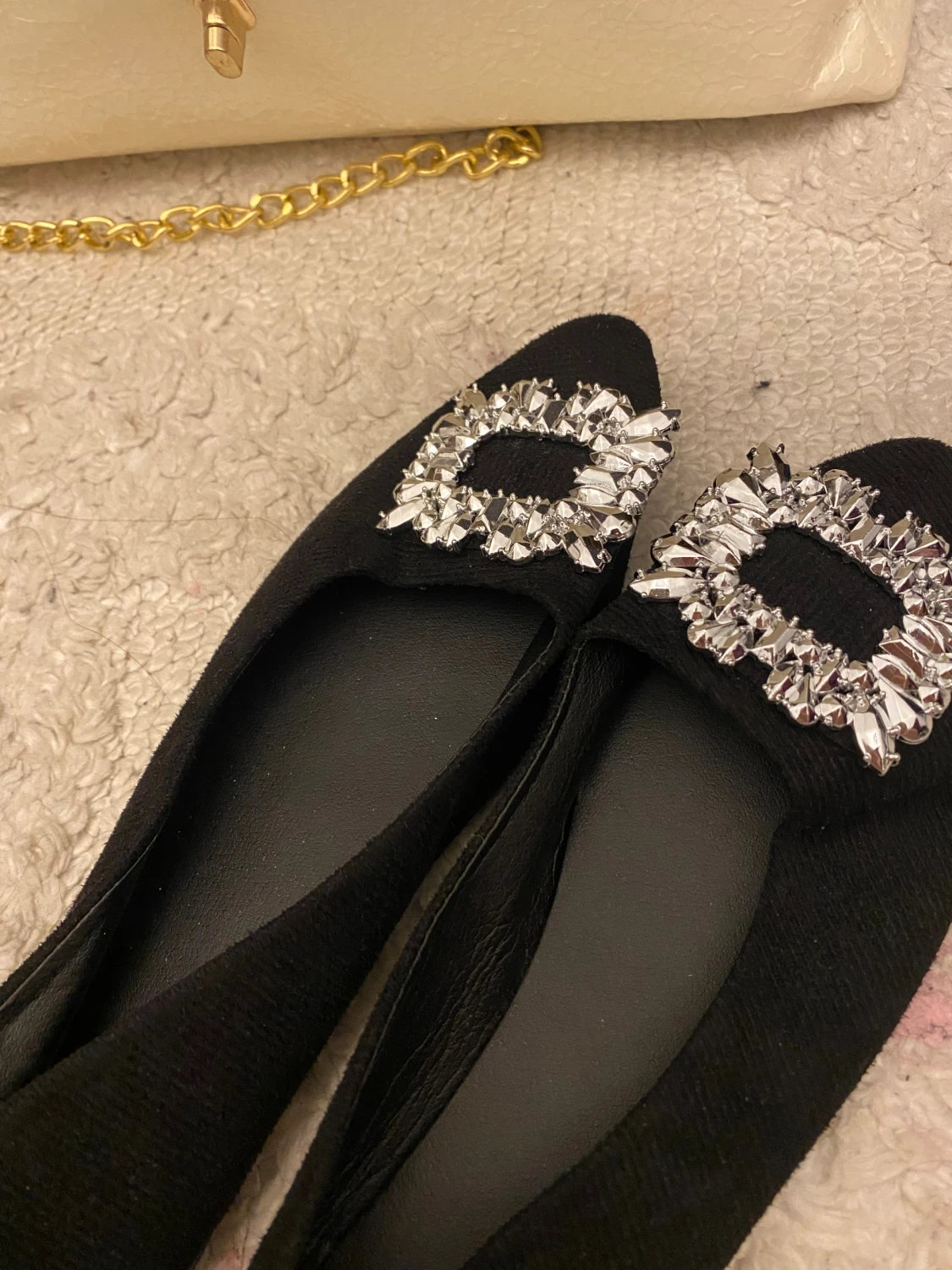 Svarta ballerinaskor med strassdetalj