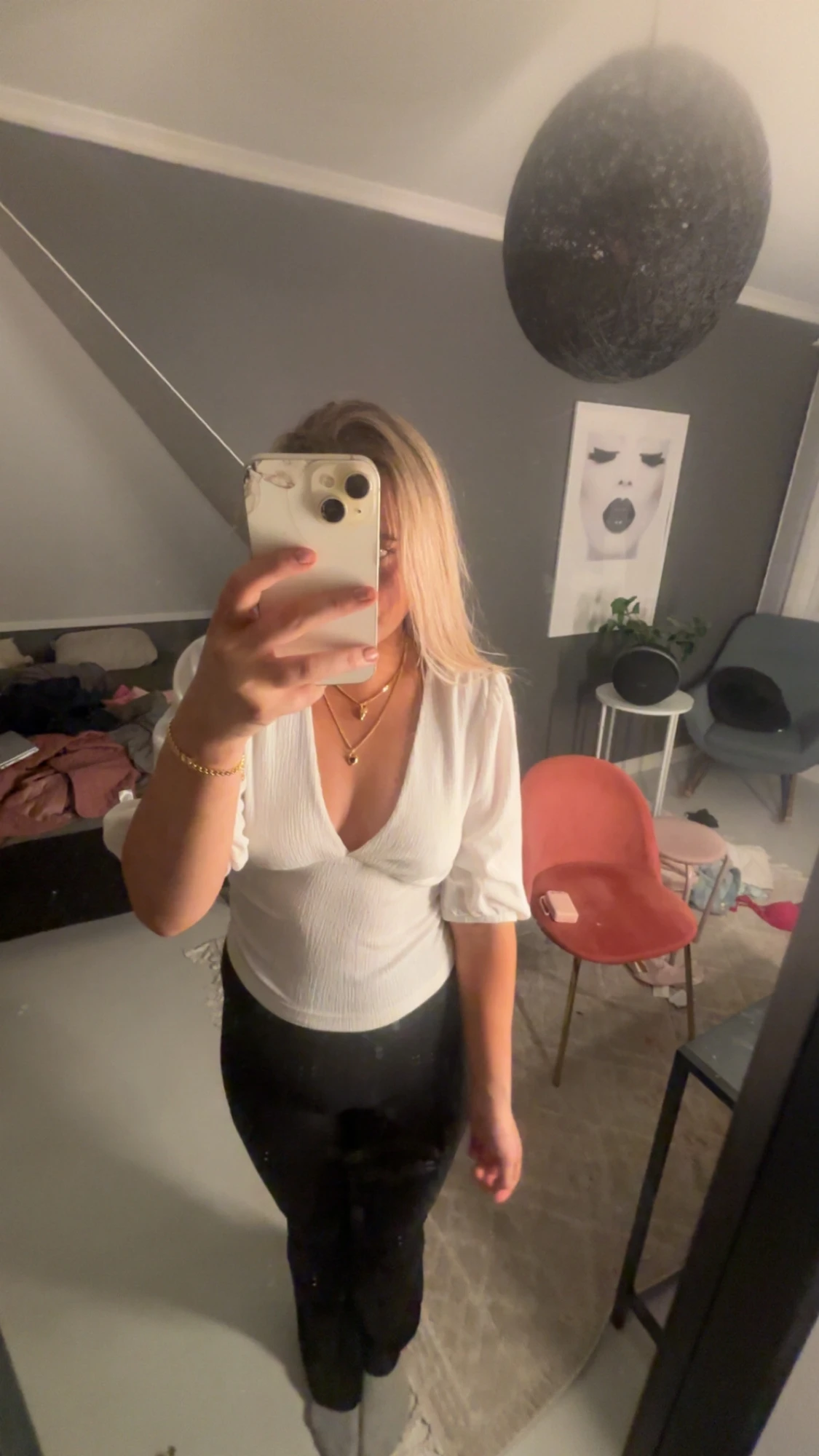 Vit omlottopp med puffärm