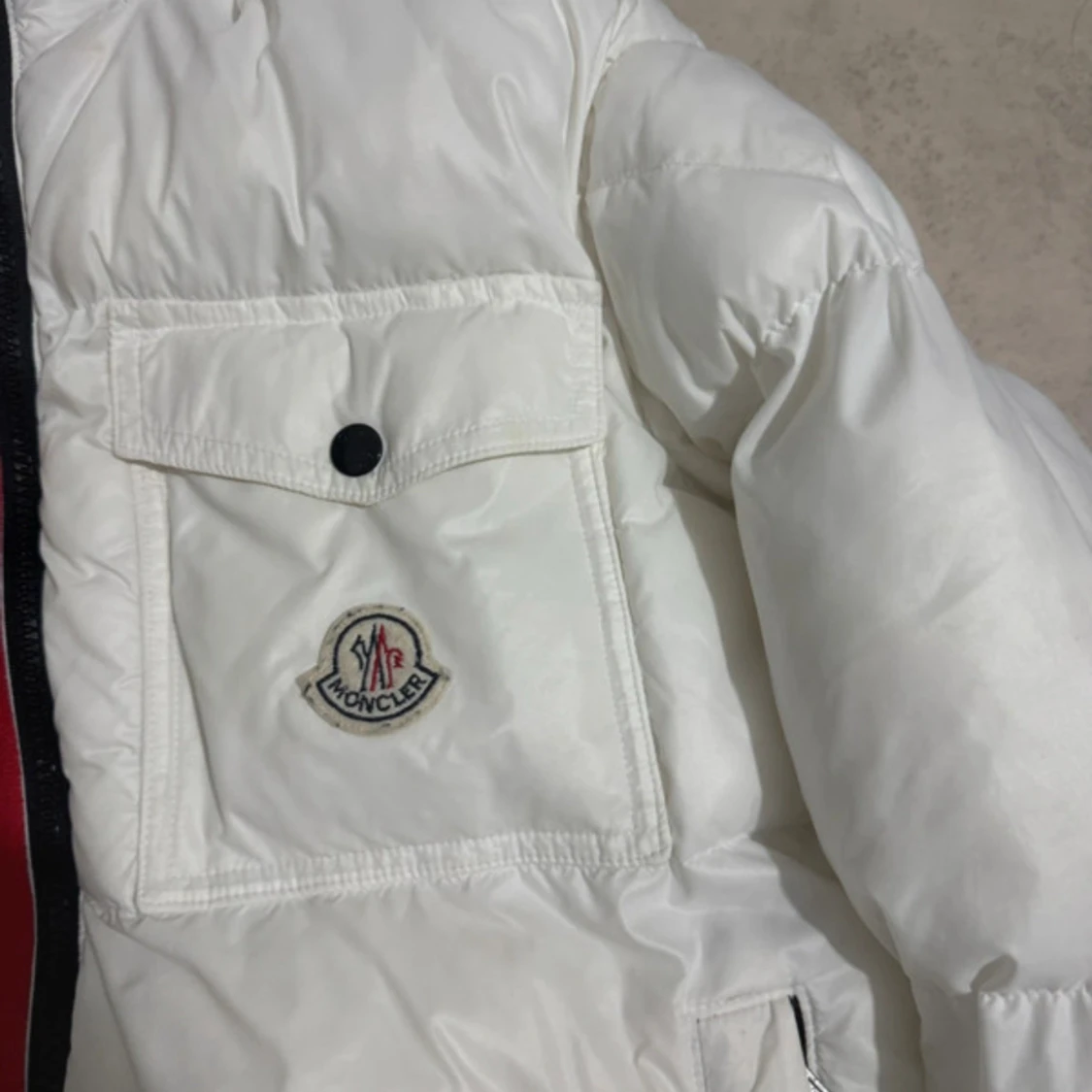 Vit Moncler pufferjacka med huva - 2