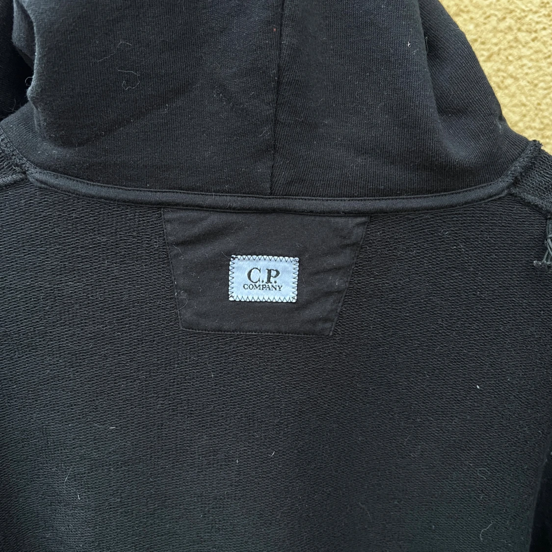 Svart hoodie från C.P. Company - 2