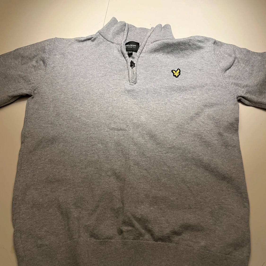 Grå half zip tröja från Lyle & Scott - 2