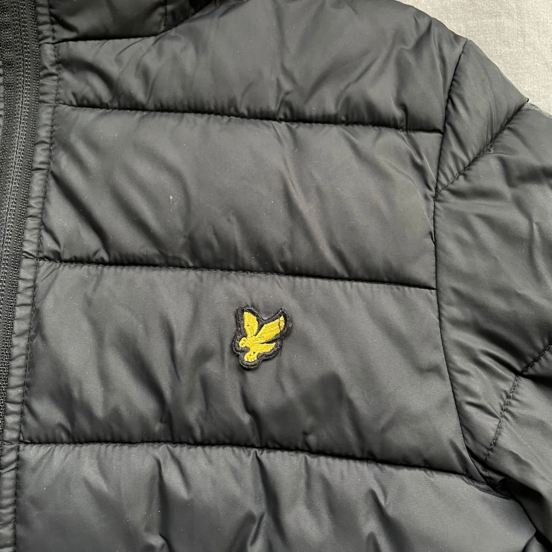 Svart pufferjacka Lyle & Scott Junior - 2