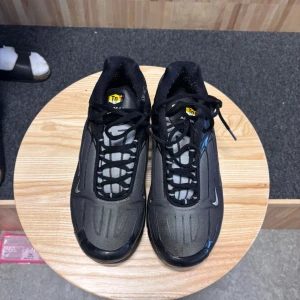 Nike Air Max Plus Tn i svart - Svarta Nike Air Max Plus Tn sneakers i Bra skick, kan förhandla pris!