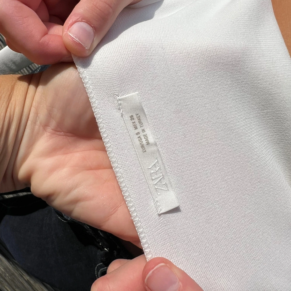 Vit linnetopp med rosetter från Zara!! Aldrig använd! - 2