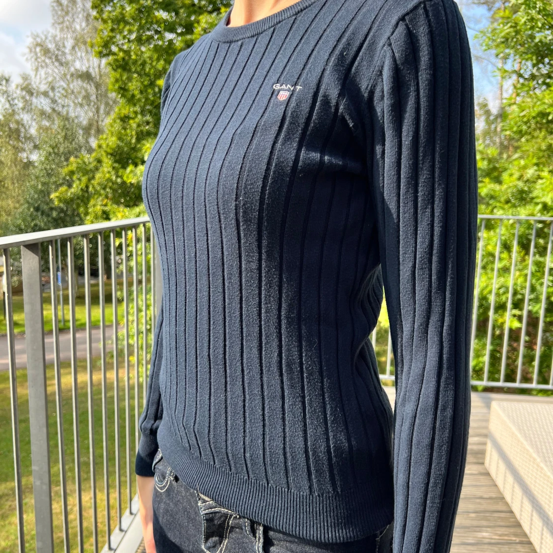 Marinblå ribbstickad tröja från GANT