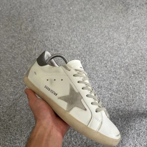 Golden Goose Skor - Skick 10/10.   Allt og medföljer även kvitto.    Skickas samma dag 