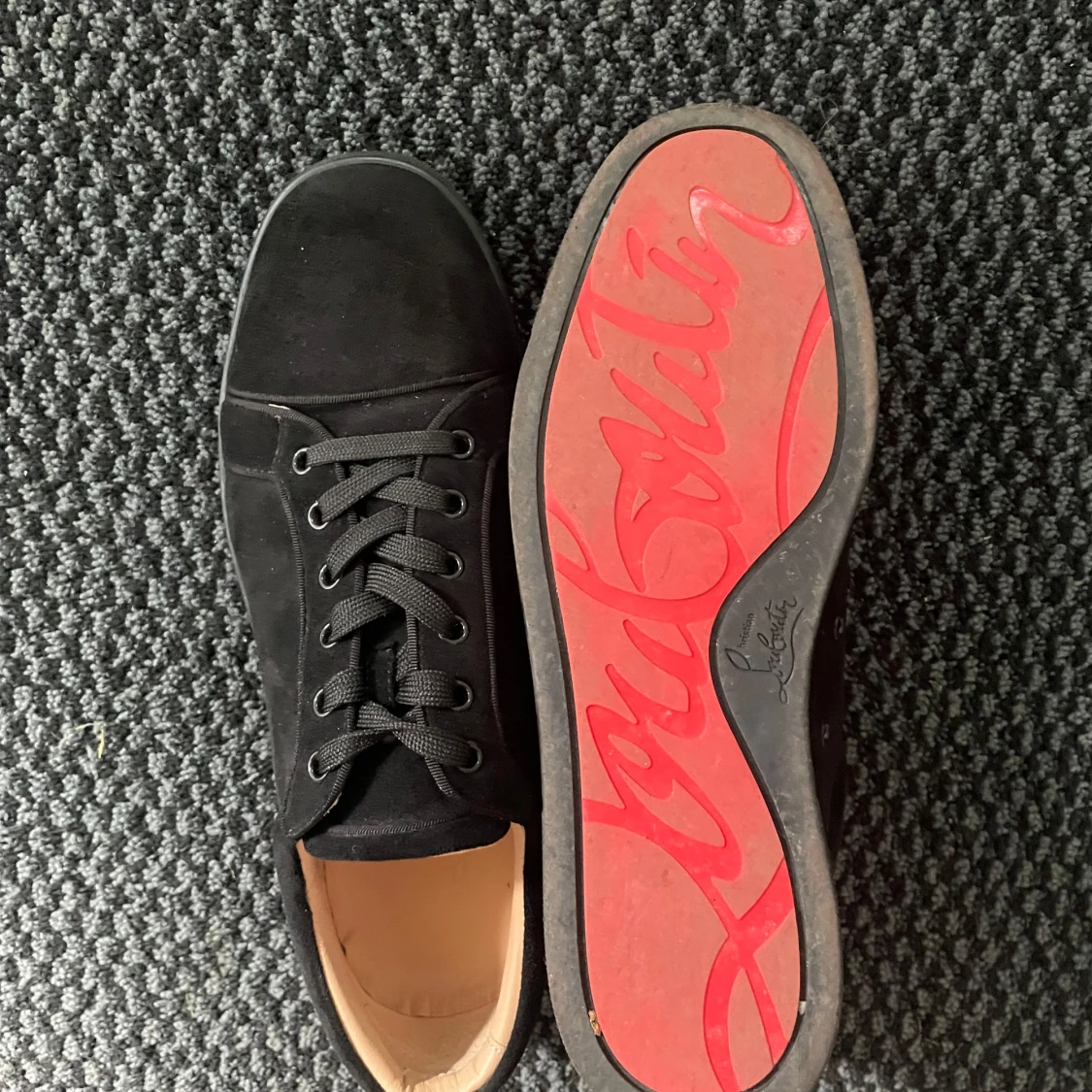 Christian Louboutin svarta sneakers mocka