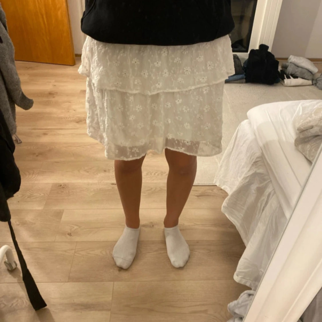 Vit volangkjol från Vero Moda - 1