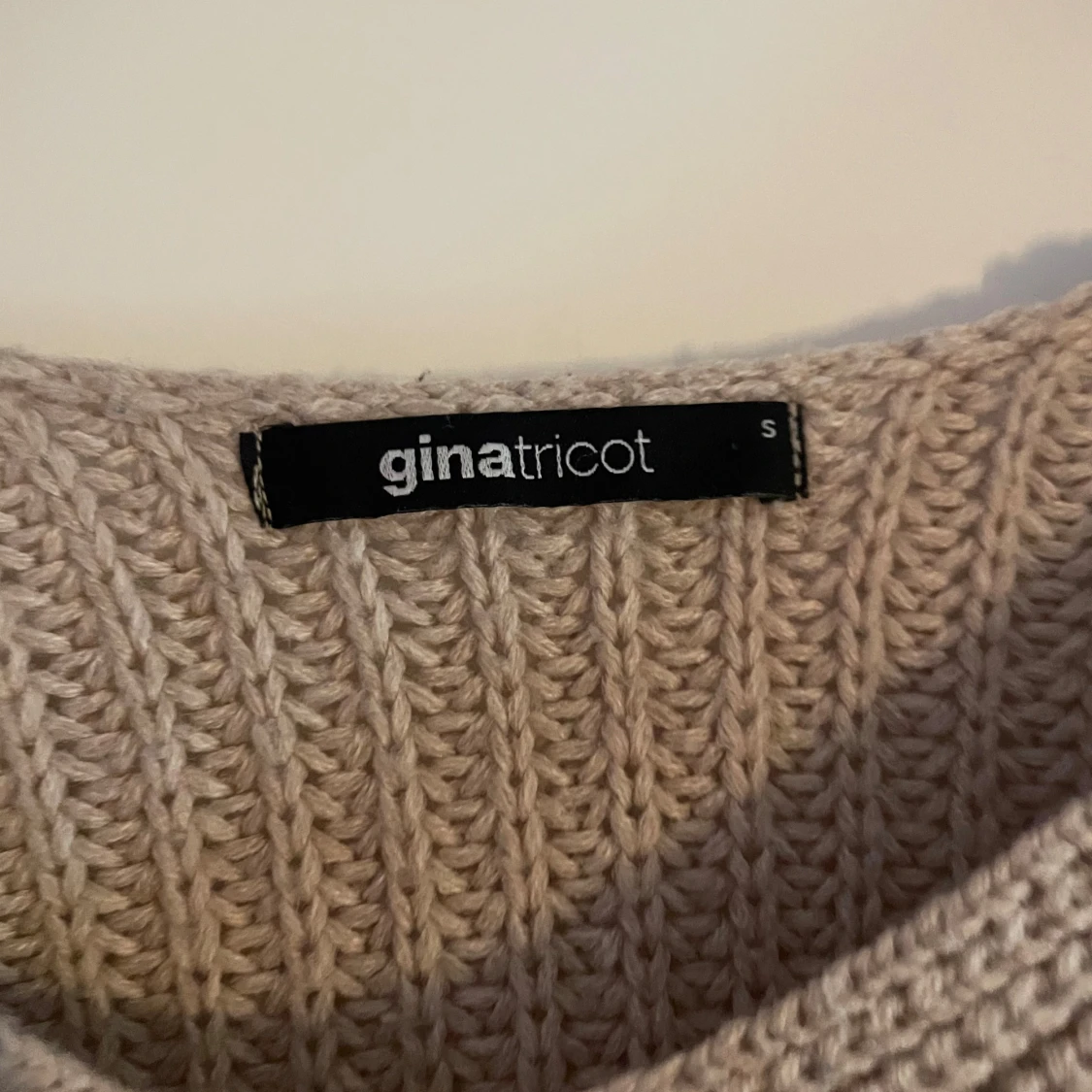 Beige stickad tröja från Gina Tricot - 2