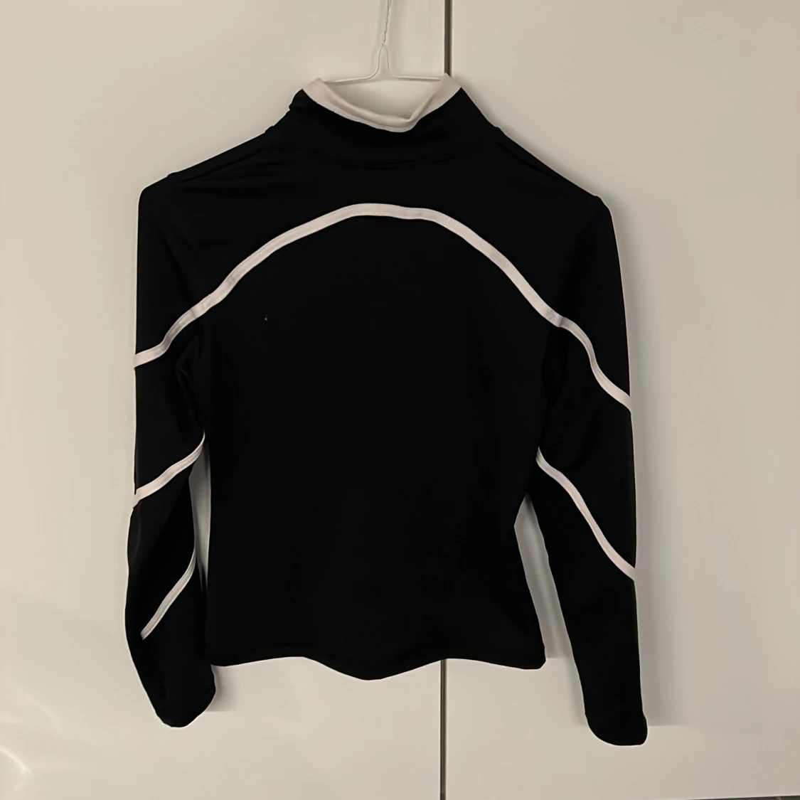 Svart oanvända konståkoing jacka ChloeNoel - 2