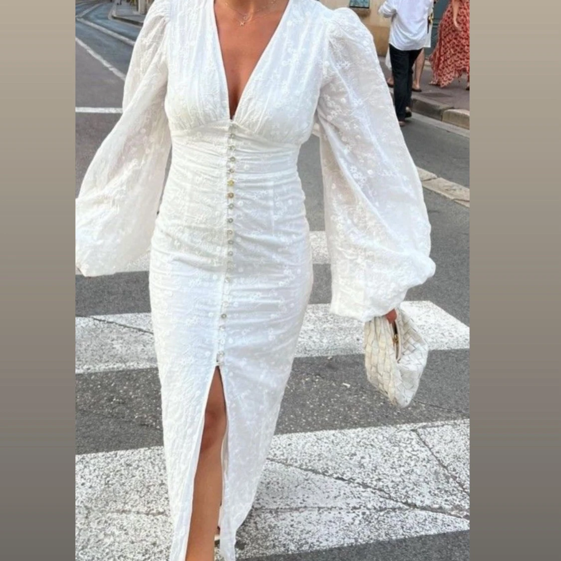 Vit långklänning med puffärmar