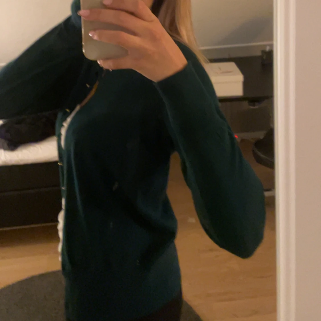 Mörkgrön kofta med guldknappar - 1