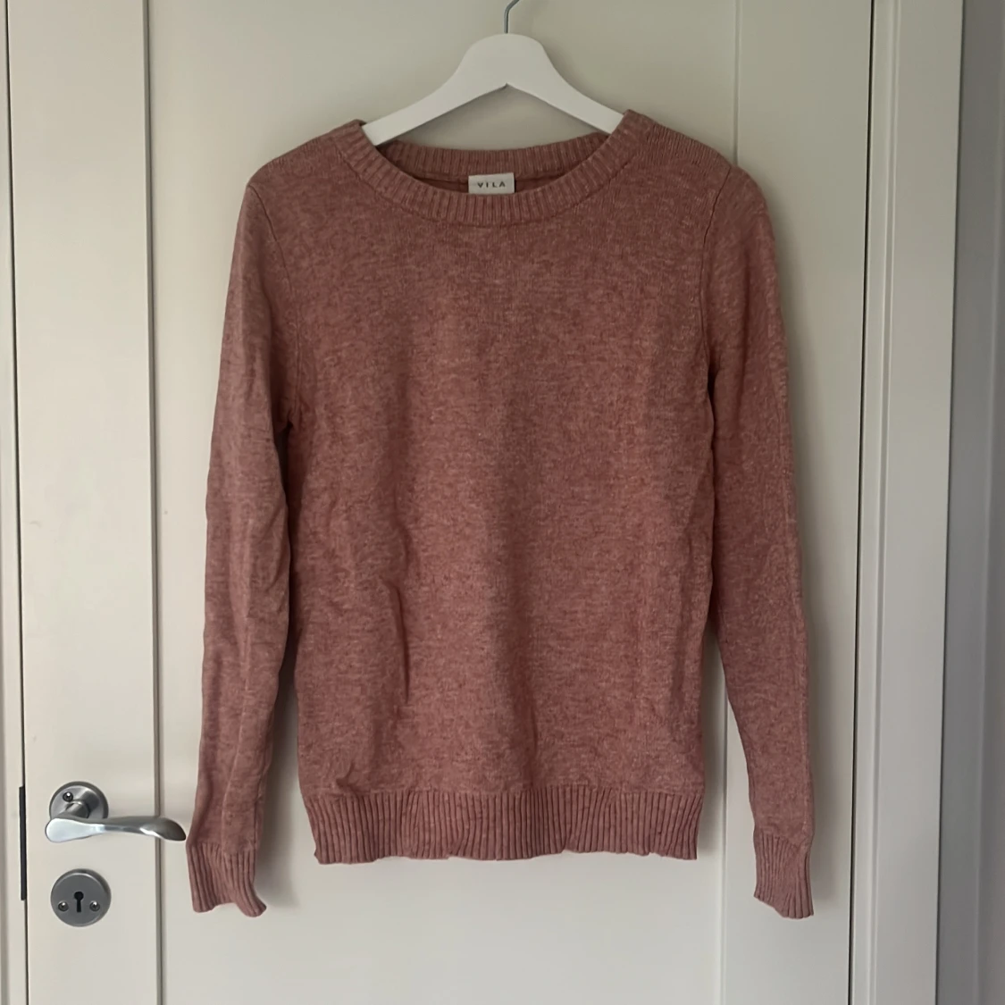 Rosa stickad tröja från Vila