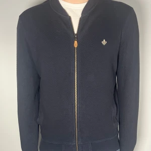 Morris helzip - Säljer en riktigt snygg och trendig Morris helzip i fint skick, storlek M, vid frågor är det bara att skriva //Gramenti