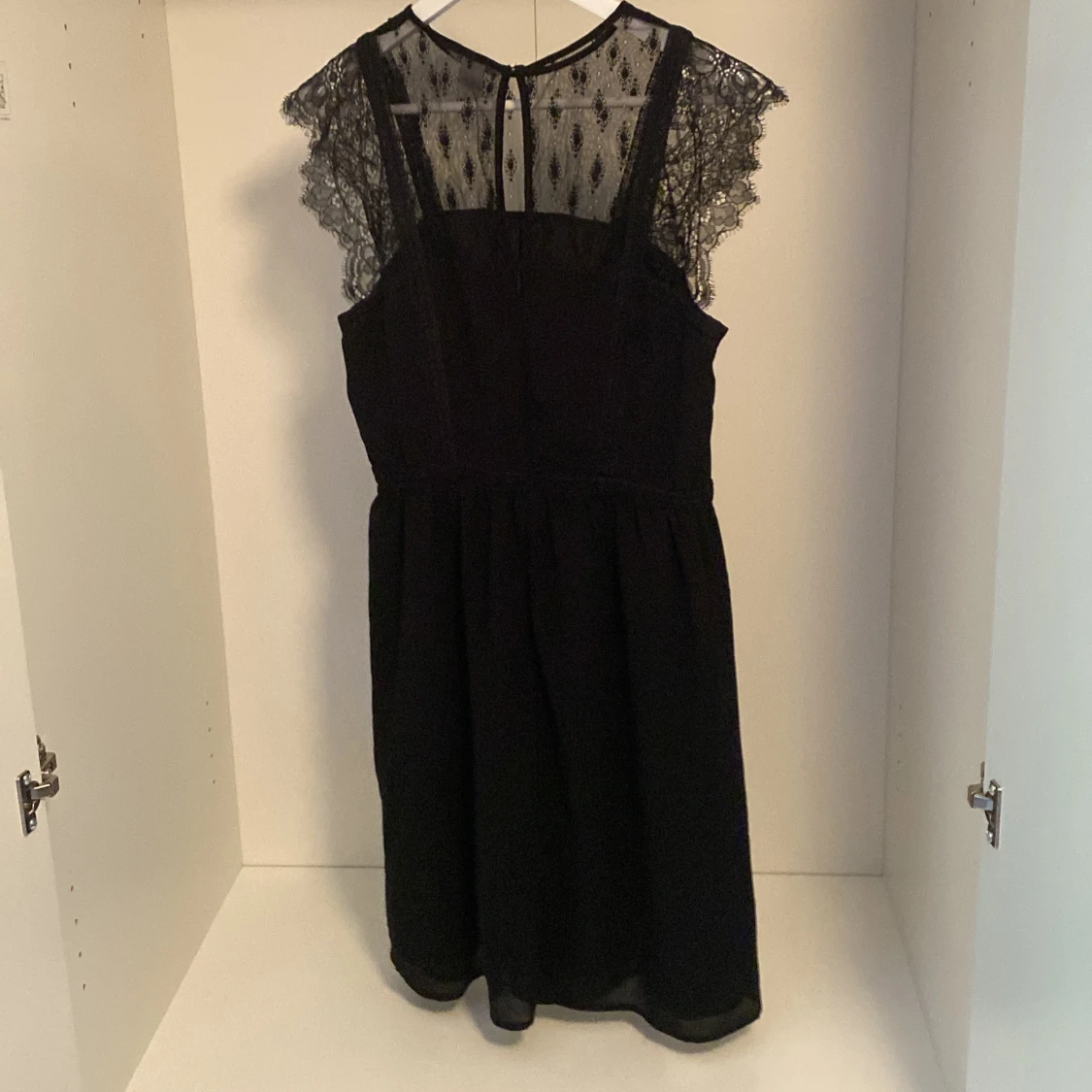 Svart spetsklänning från H&M - 1