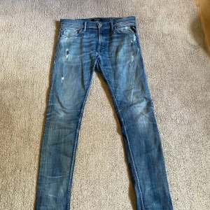 Replay jeans - Säljer dessa snygga replay jeans i modell: JONDRILL.   Mycket bra skick! Bara att komma med frågor vid funderingar!