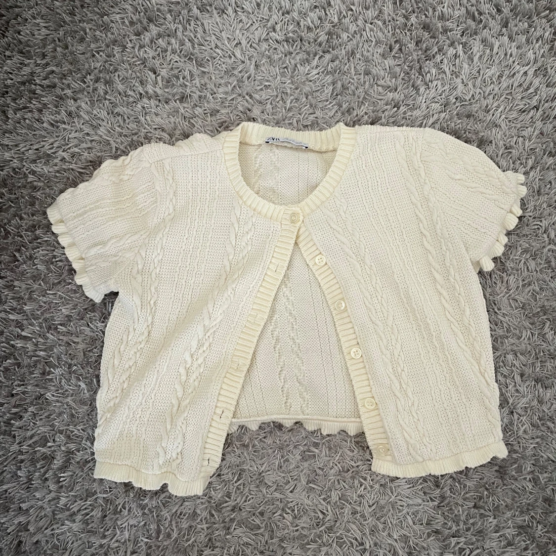 Krämvit stickad kofta från Zara