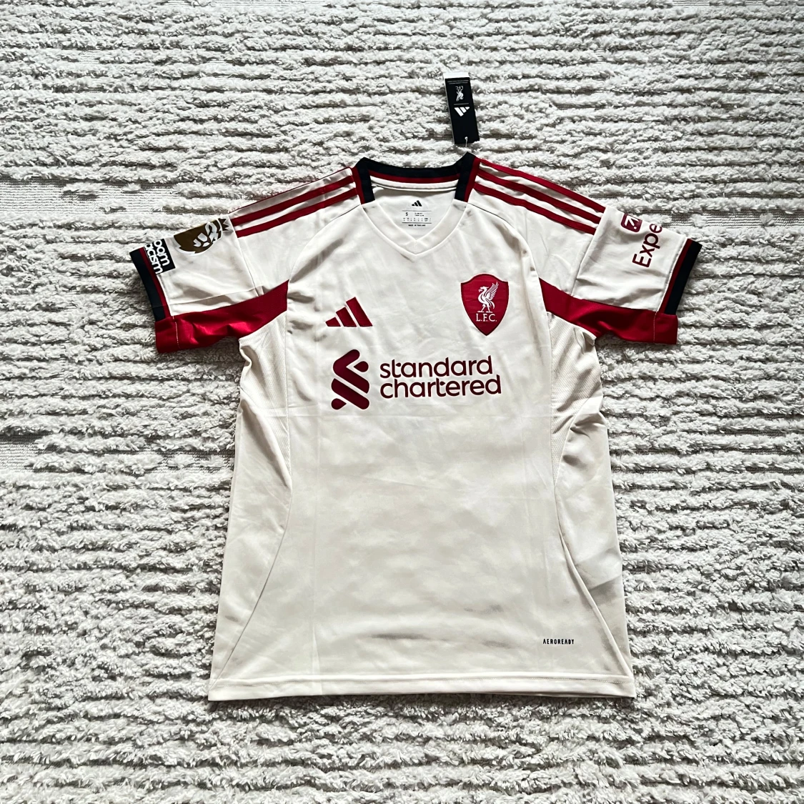 Isak away Liverpool jersey 25/26 - 1