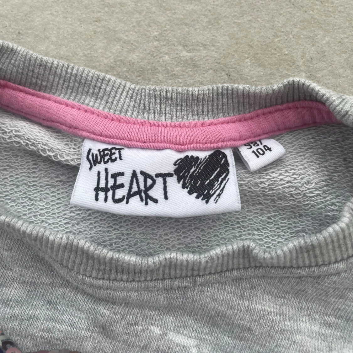 Grå tröja Sweet Heart med paljetter - 3