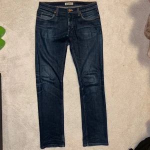 Raw denim jeans från Acne studios  - Ett par snygga raw denim jeans från acne med fet fade. Inga defekter finns, och inget annat konstigt heller. Skriv ifall du har ytterligare frågor!