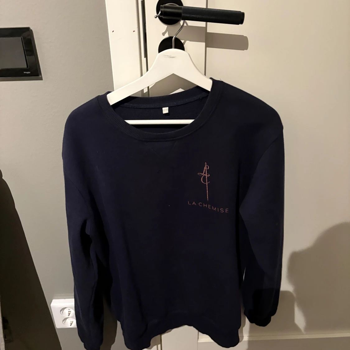Mörkblå sweatshirt från La Chemise