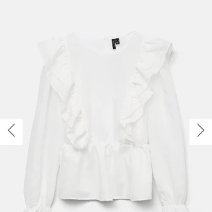 Vit blus strl XS - Supersöt vit blus från Vera Moda, aldrig använd 