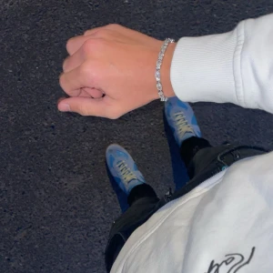 Maison margielas gats - As feta discontinued gats från Maison margiela i en sky blue färg. Bra skick förutom två små fläckar på tårna. Låda ingår den är bara hemma hos min mor därför syns den ej i bild!