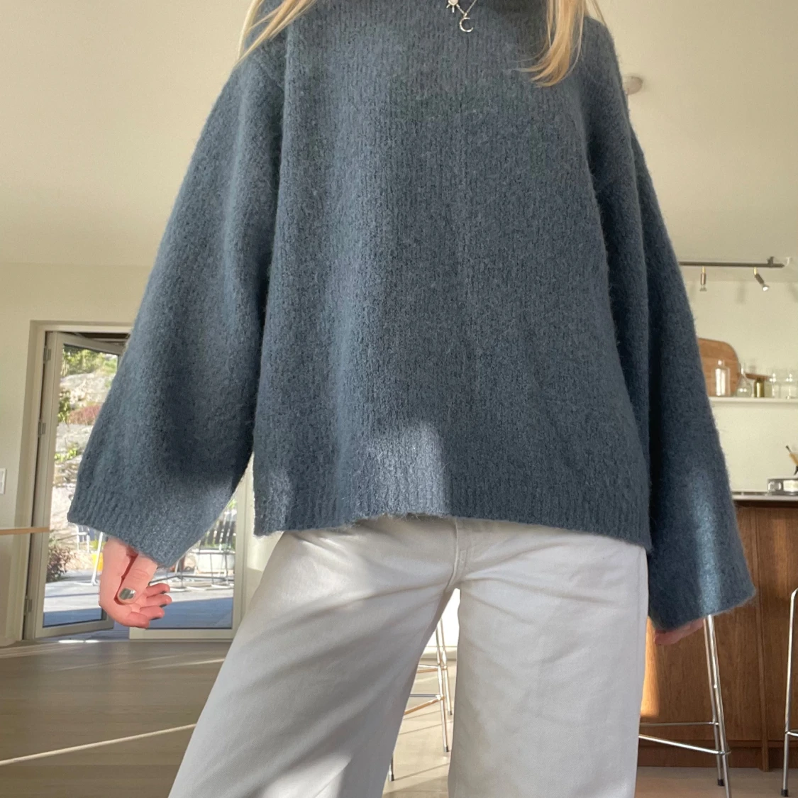 Blå stickad tröja  - 1