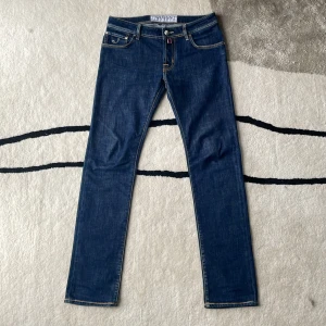 Jacob Cohen Jeans - Jeans från Jacob Cohen | Storlek: 30 - Skick: 9,5/10 - Nypris: Ca 5000kr - Mitt Pris: 1349kr!