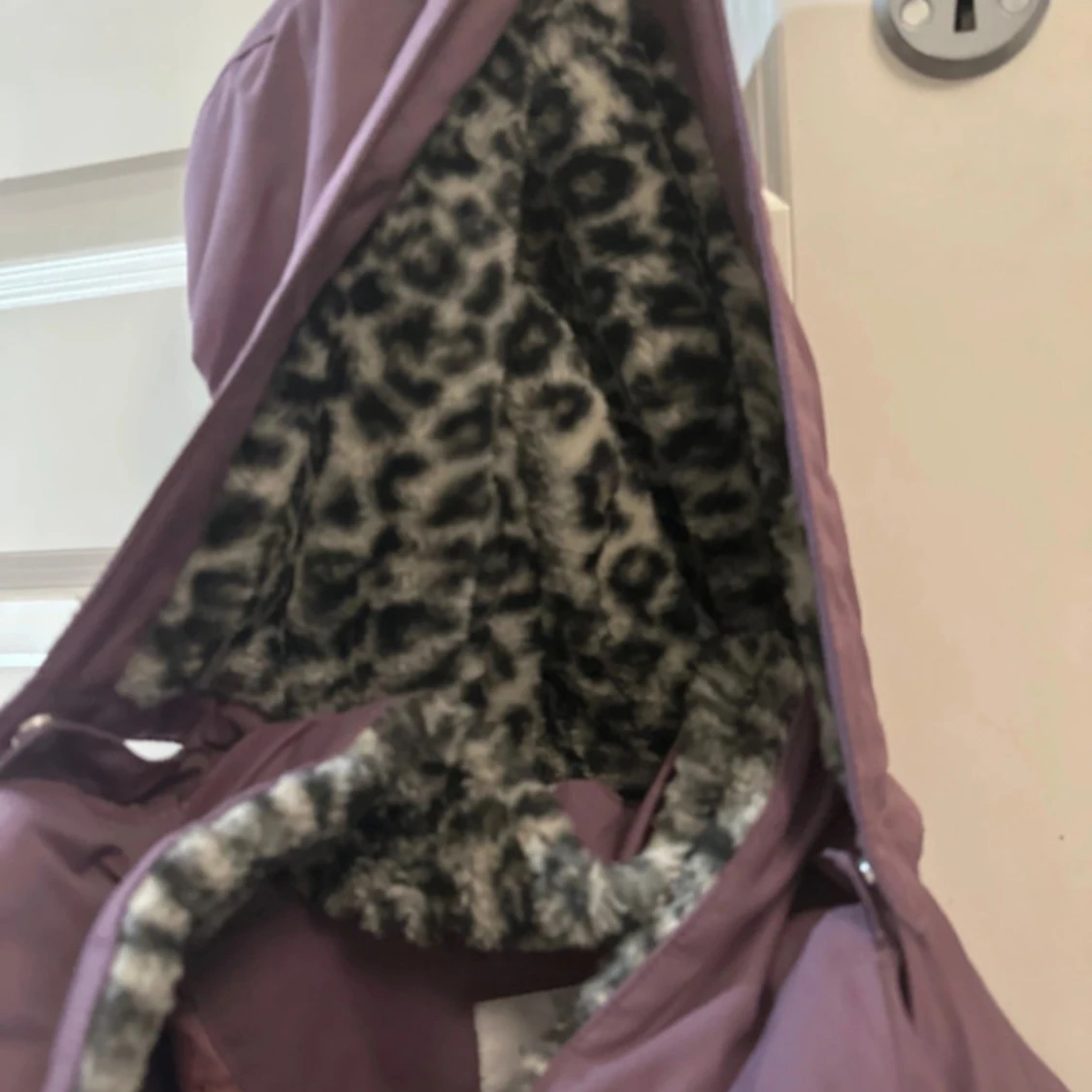 Lila vinterjacka med leopardfoder - 1