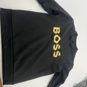 Hugo boss - Byte mot en Hugo boss i storlek XS? Eller burberry grå zip hoodie. Kan även sälja