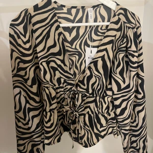 Blus - Superfin blus, helt ny!