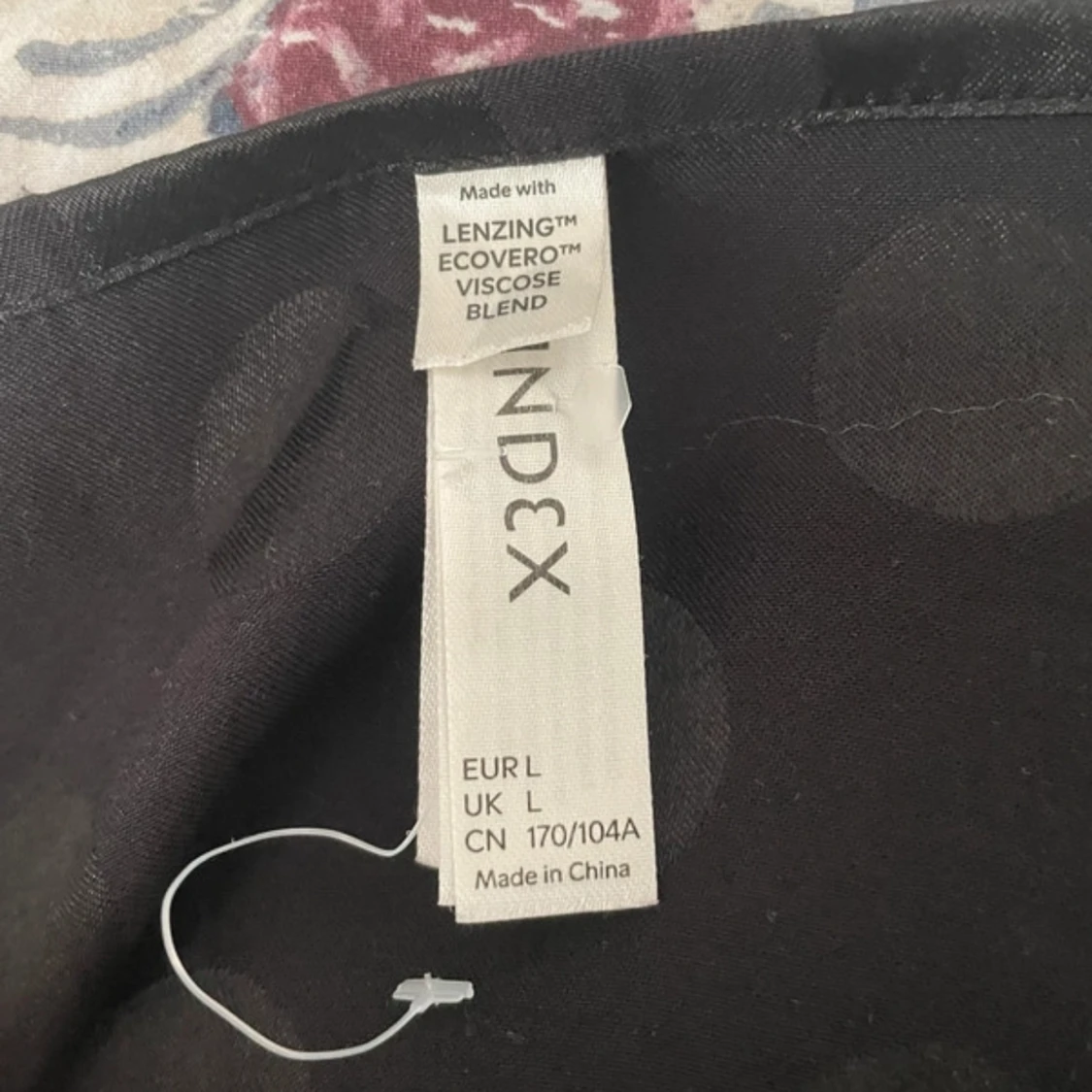 Svart prickig linnetopp från Lindex  - 1