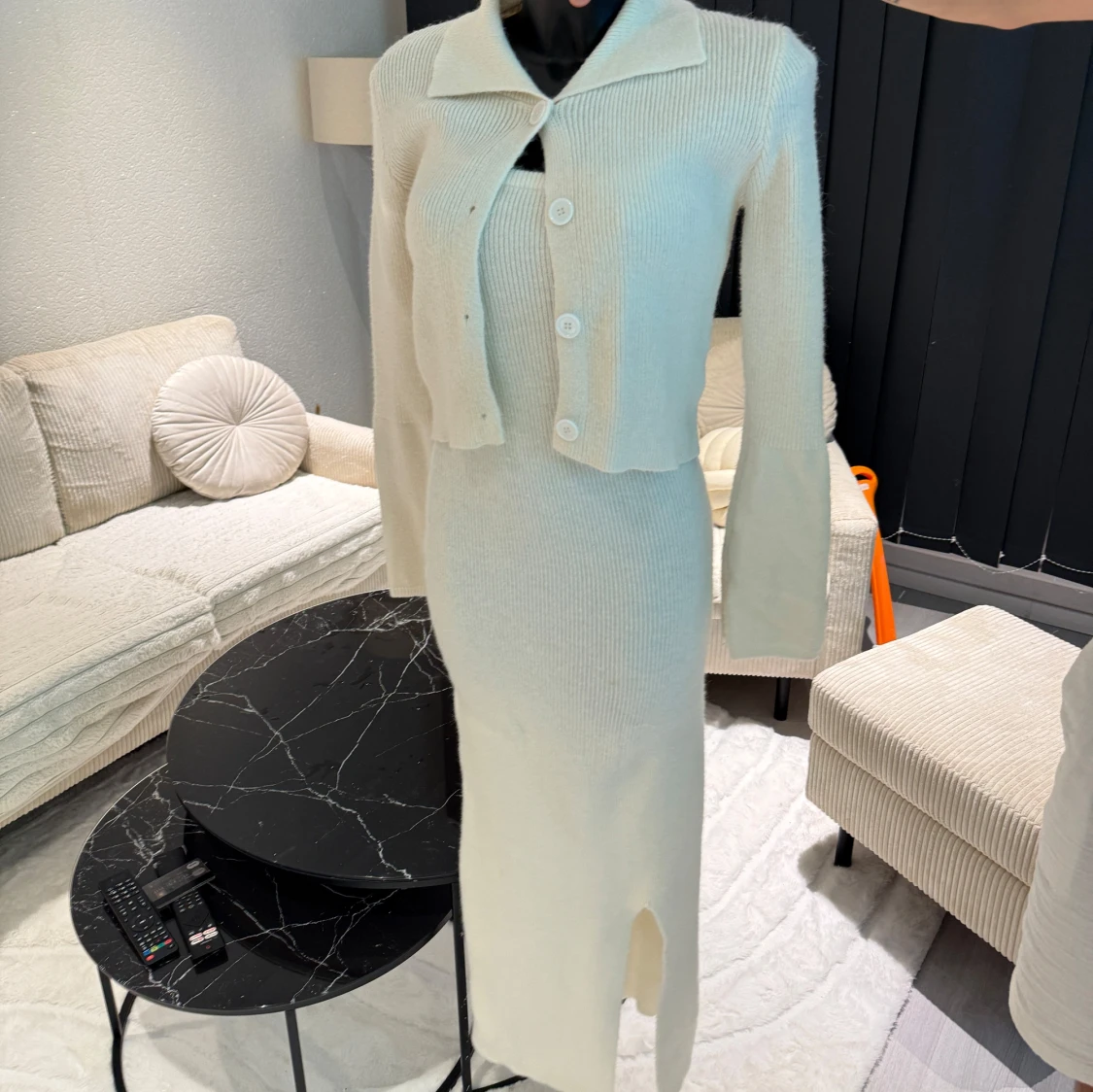 Vit ribbad lång stickad klänning - 3