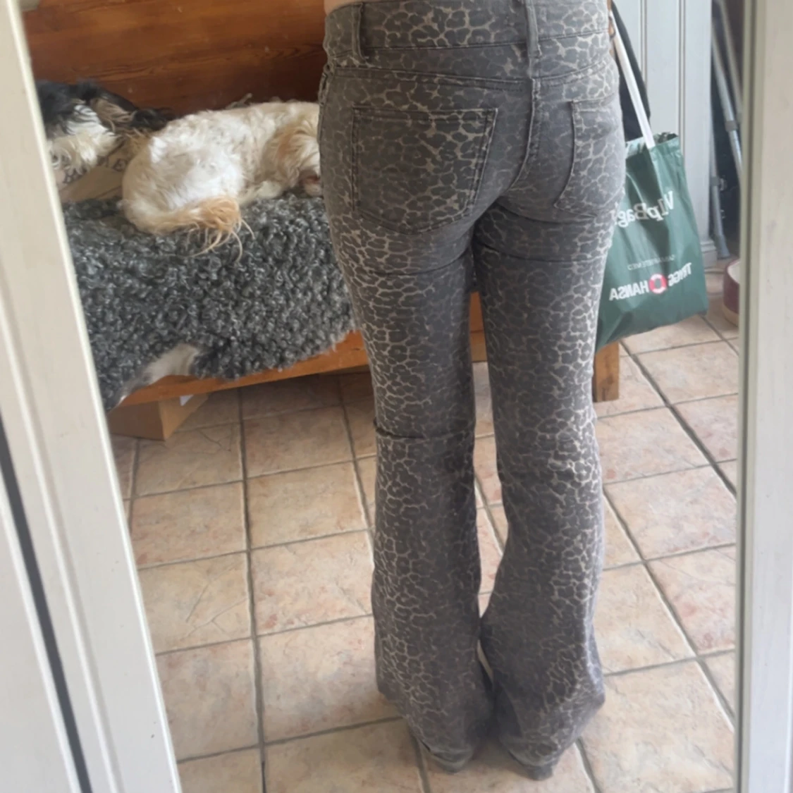 Grå leopardmönstrade bootcut jeans - 1